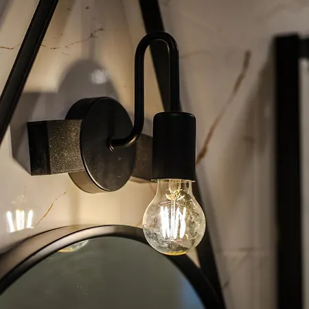 Apartament No 28 & *