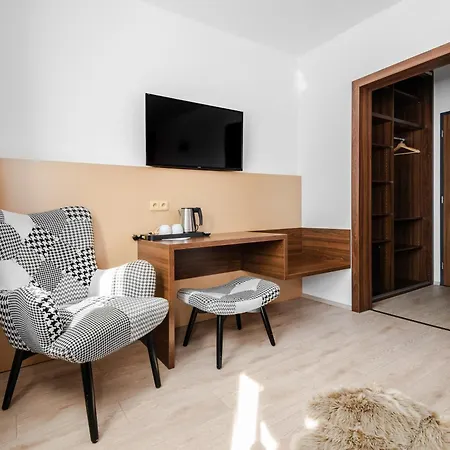 No 28 & Apartament *