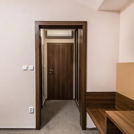 No 28 & * Kutná Hora