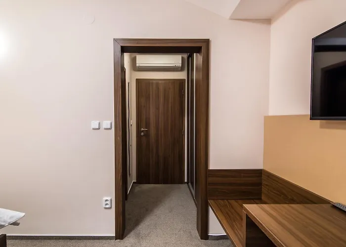 No 28 & * Kutná Hora