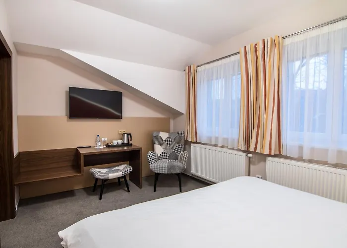 Apartament No 28 & *